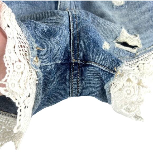 Free People Lacey Crochet Distressed Cutoff Jean Shorts 24 Boho Festival - Picture 3 of 4